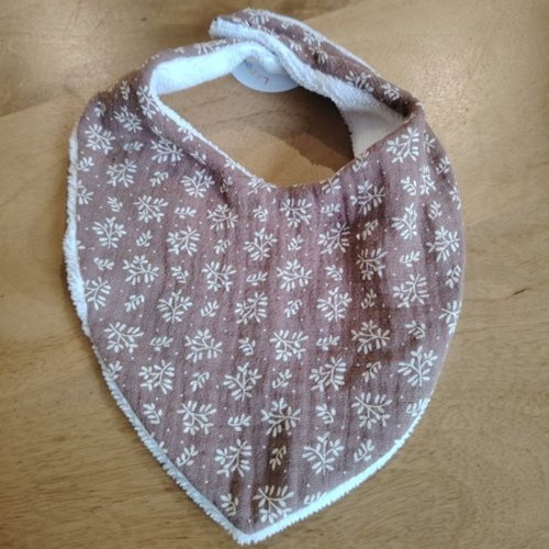 Bavoir à motifs feuilles
